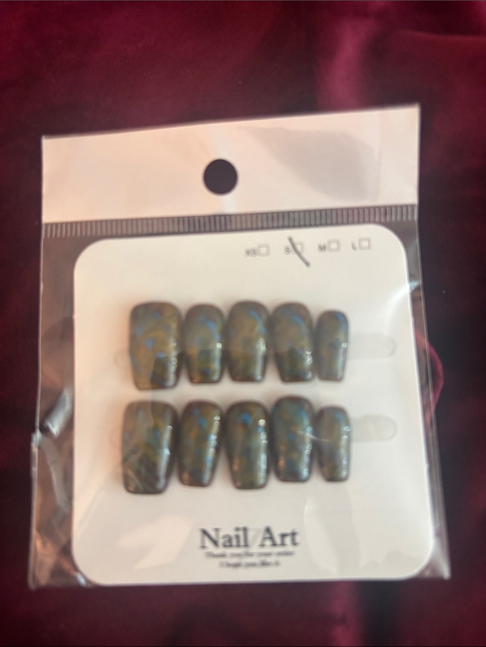 Press-On Nails in Iridescent Green-Blue